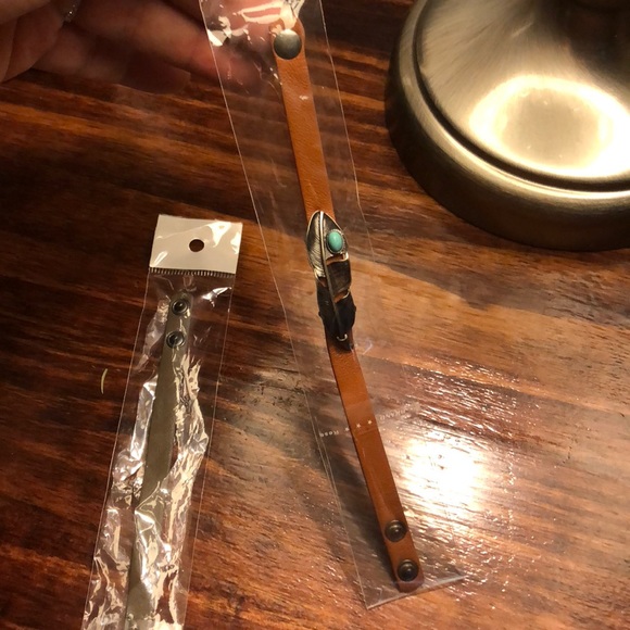 Leather bracelets - Picture 2 of 2